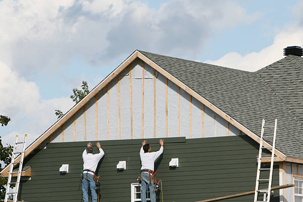 Professional Siding Replacement technician working in West Mansfield, OH